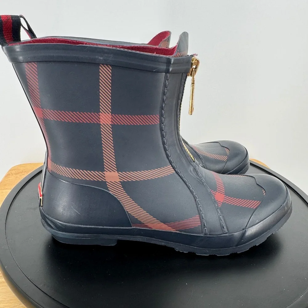 Tommy Hilfiger Womens Plaid Rain Boots Navy Red Front Zip Ankle Booties Size 9